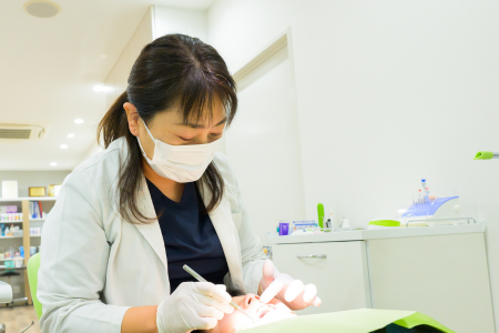 幅広い治療方法に対応、虫歯の治療も同時に行えます